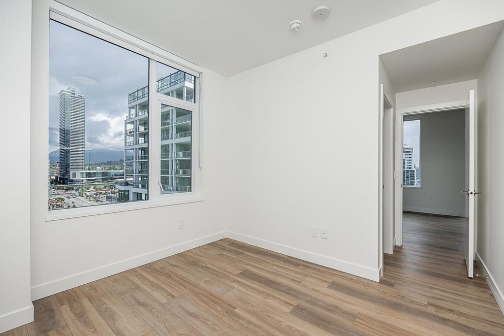 listing image 1102001676295311816