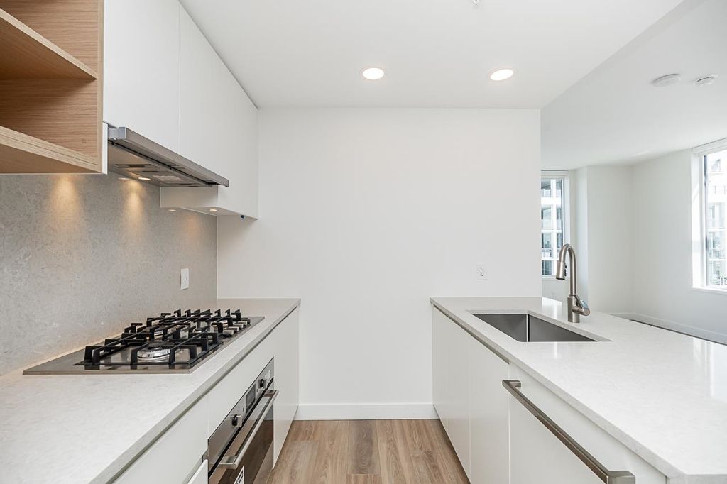 listing image 1105214102105377974