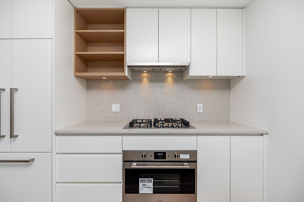listing image 1104408558147185218