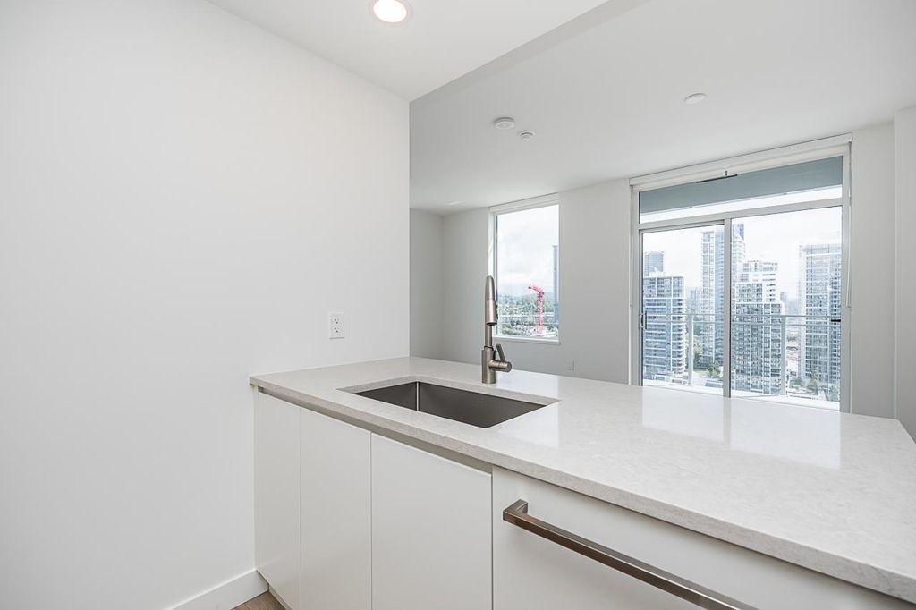 listing image 1106035037724630400
