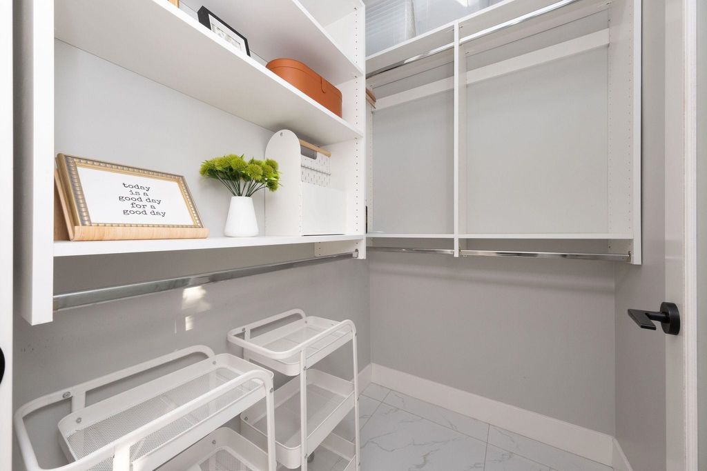 listing image 1103773404608010198