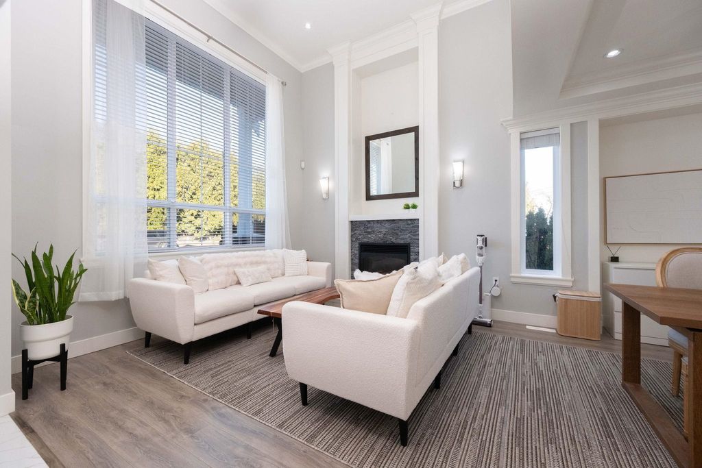 listing image 1106870406436086041