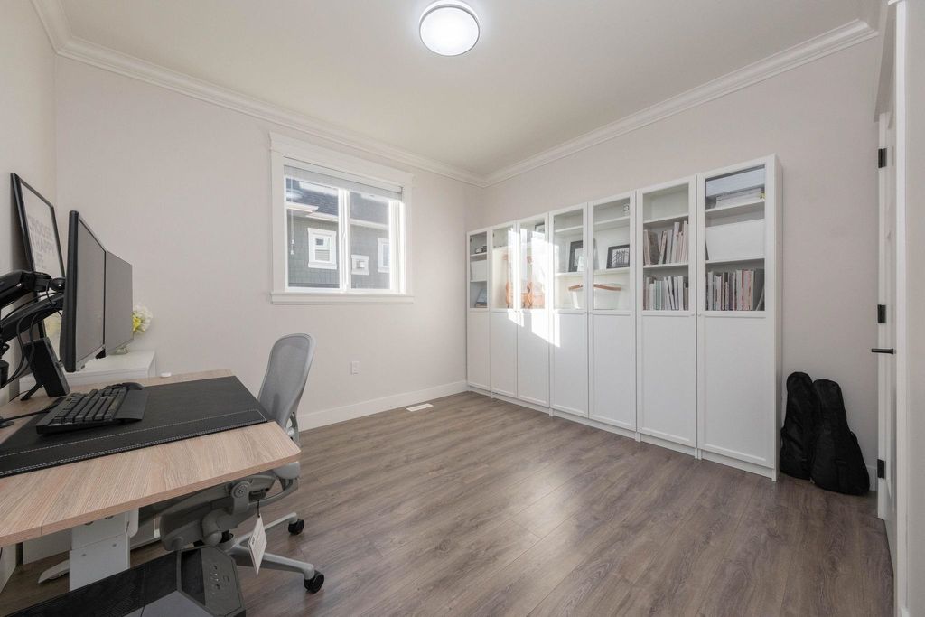 listing image 1103713072440294409