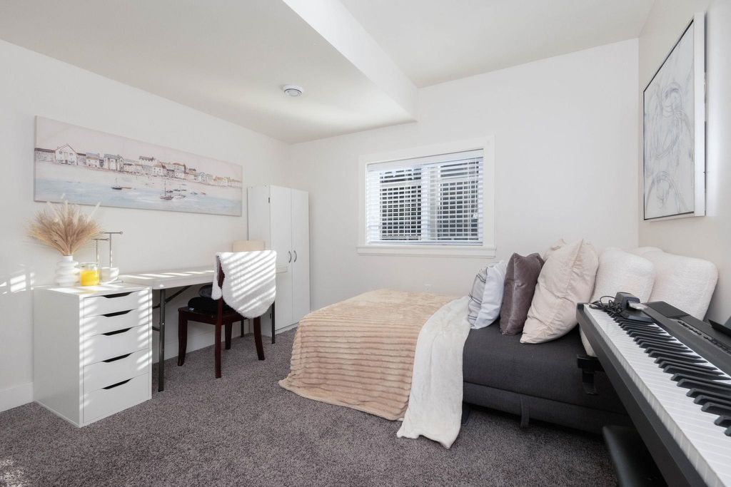 listing image 1106310794401330620