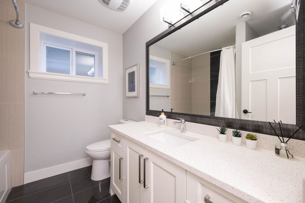 listing image 1109429102390372342