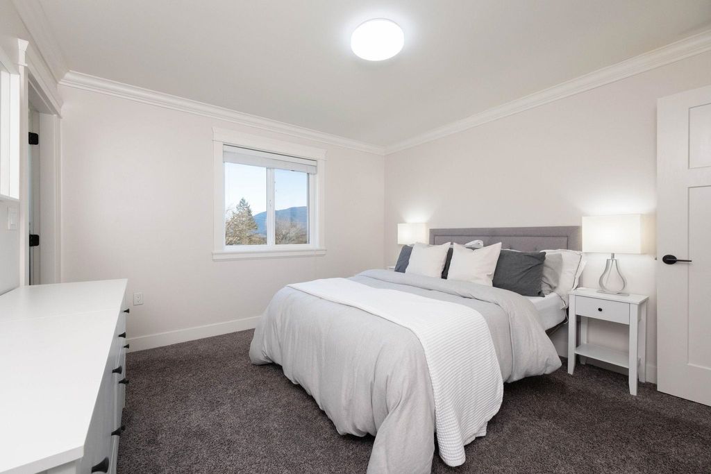 listing image 1105015128666310384