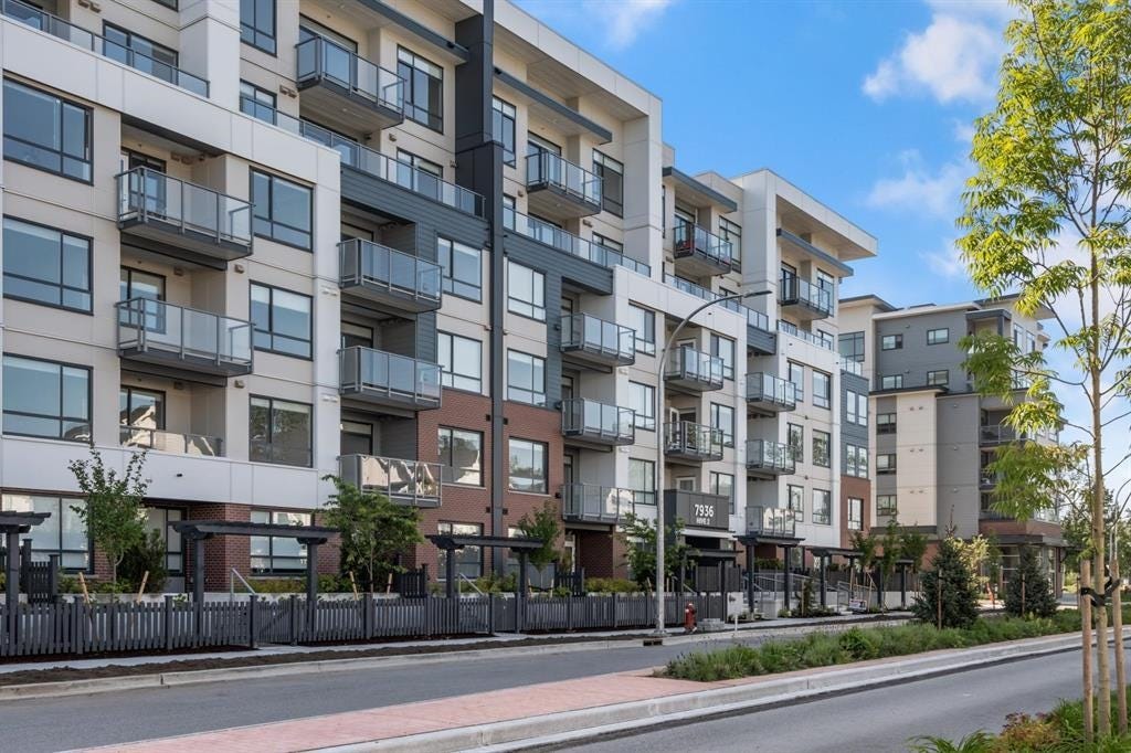 Photo of 7936 206 Street #606, Langley, BC V2Y 3X8 (MLS # R3143987)