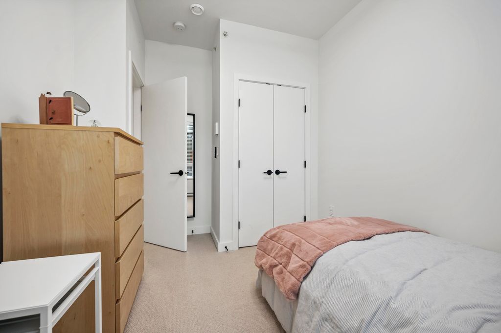 listing image 1109088447116943200