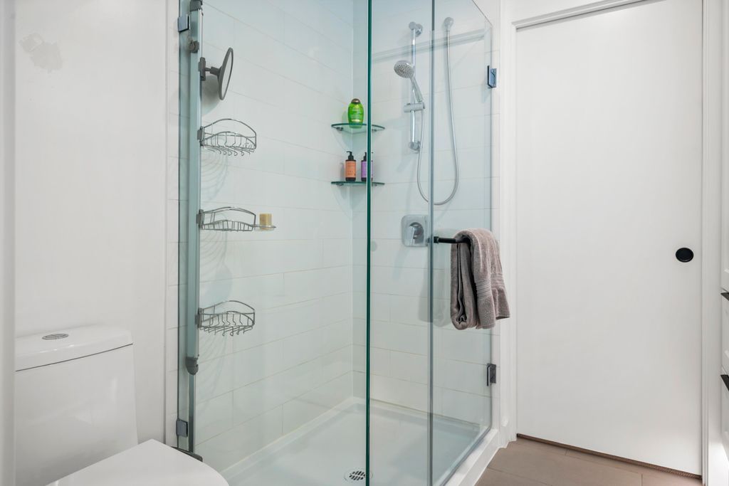 listing image 1106439719059738897