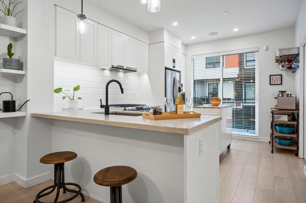 listing image 1101794608512089733