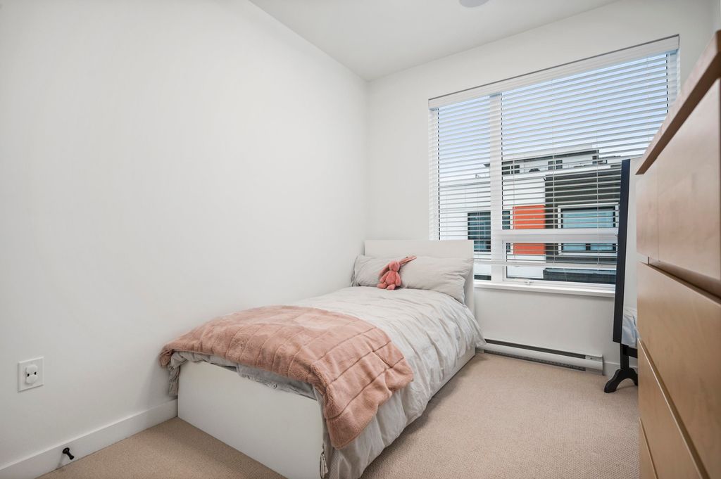 listing image 1103210847330163635