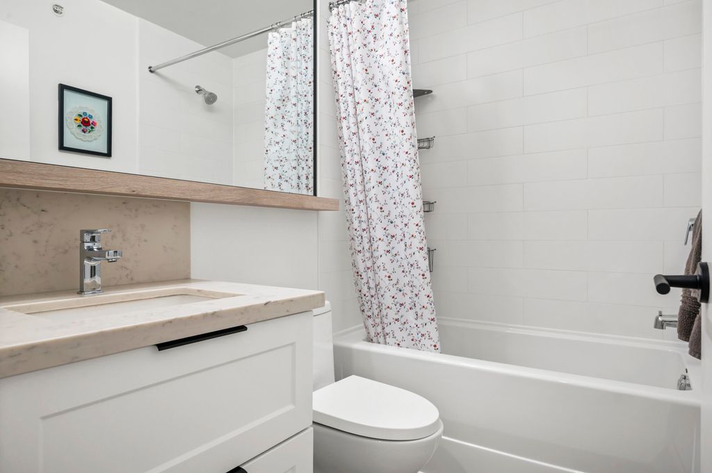 listing image 1107575078453183296