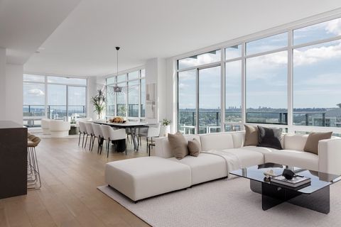 2181 Madison Avenue PH2 Burnaby BC V5C 0N4