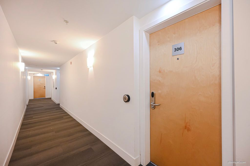 listing image 1102348596353864653