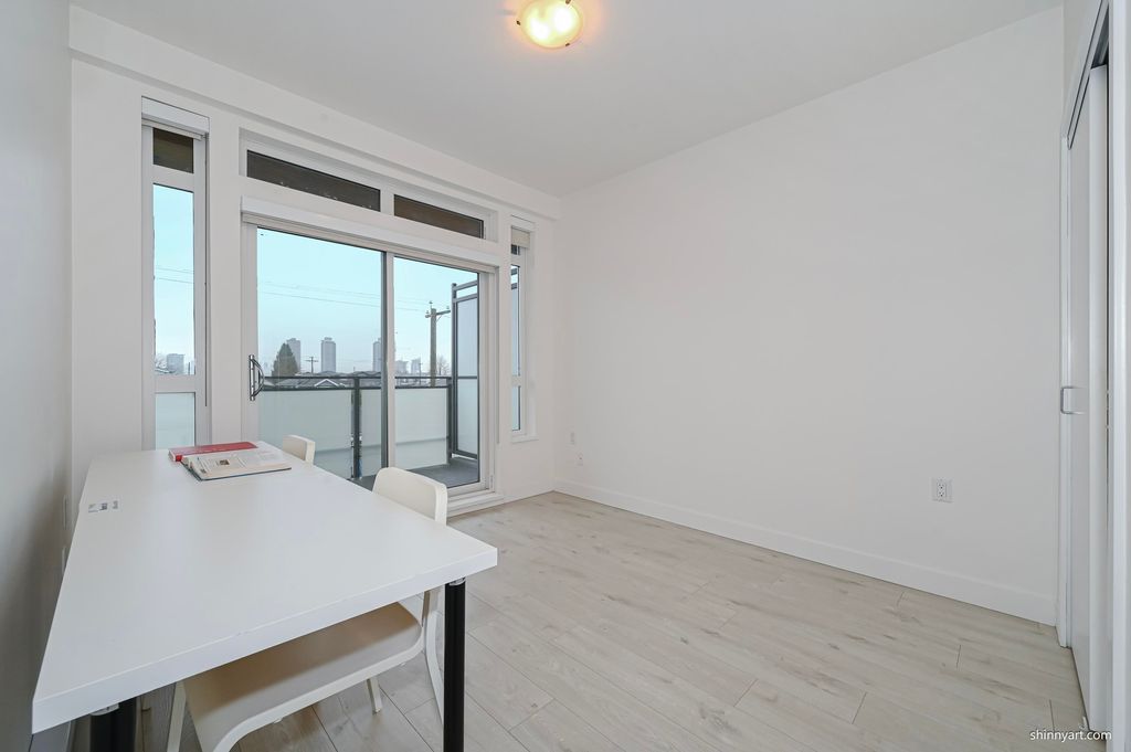 listing image 1104294851764850472