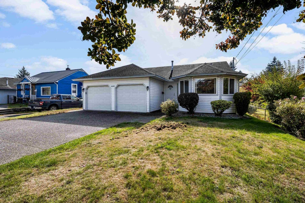Photo of 45430 Bernard Avenue, Chilliwack, BC V2P 1H4 (MLS # R3174962)
