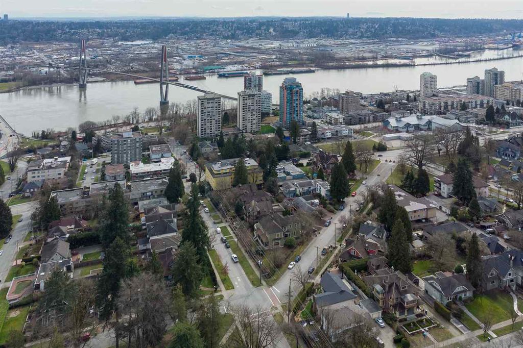 listing image 1109665765332495421
