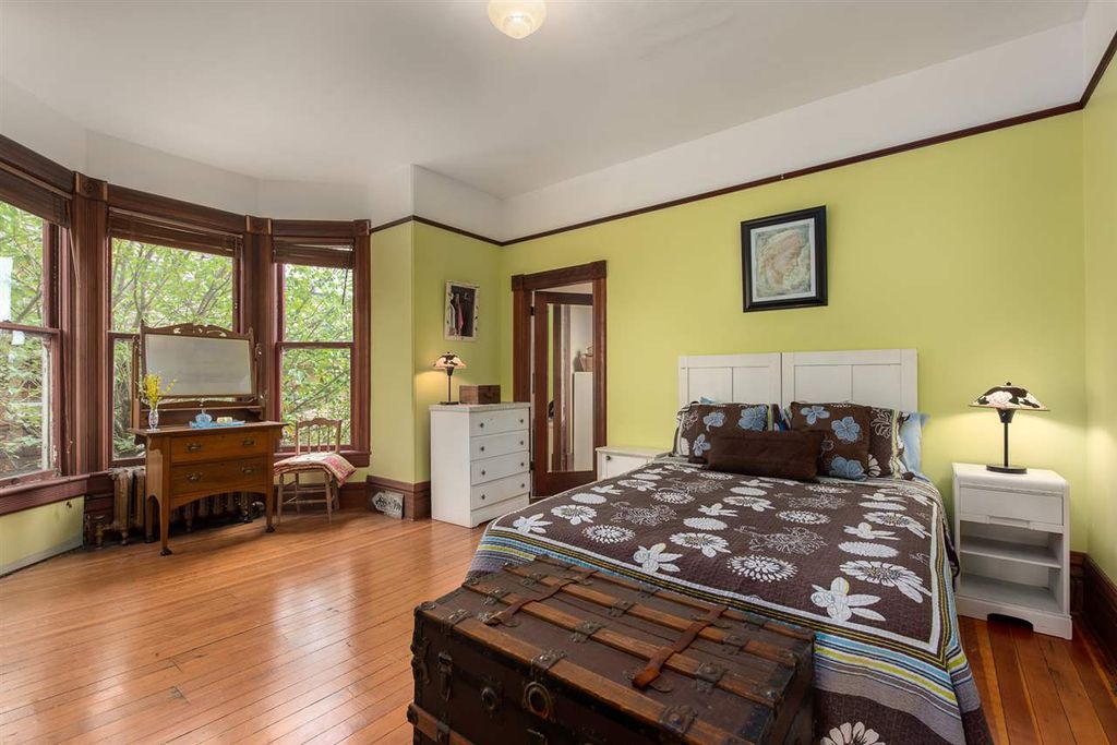 listing image 1107706032663887066