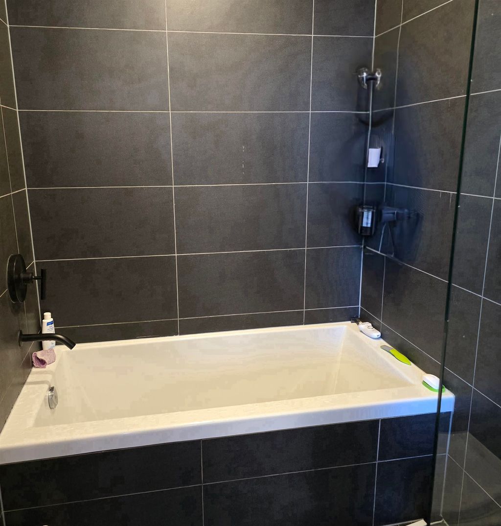 listing image 1102084285339712490