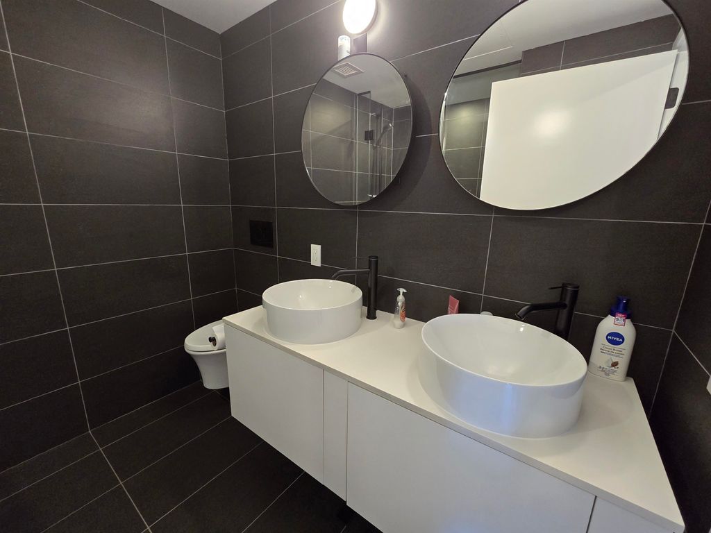 listing image 1107081083672258776