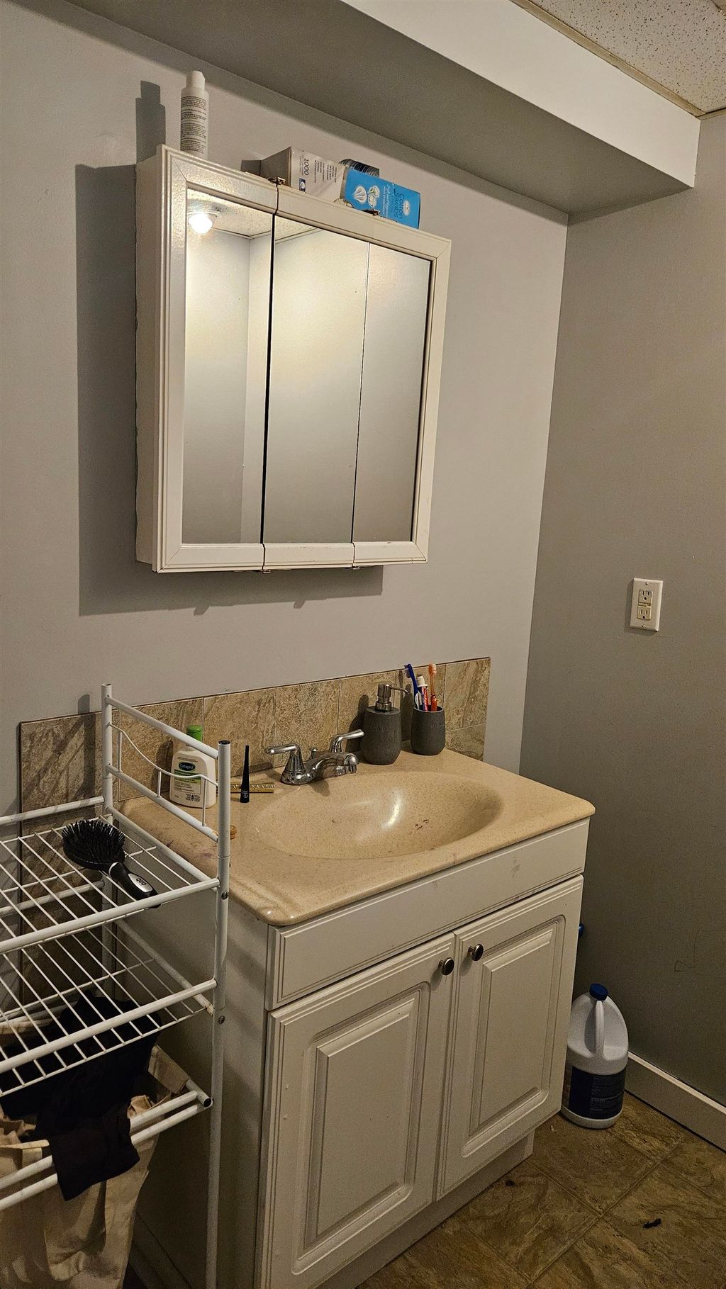 listing image 1100324837052618312
