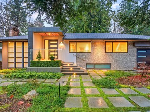 1381 Chine Crescent Coquitlam BC V3J 5X3