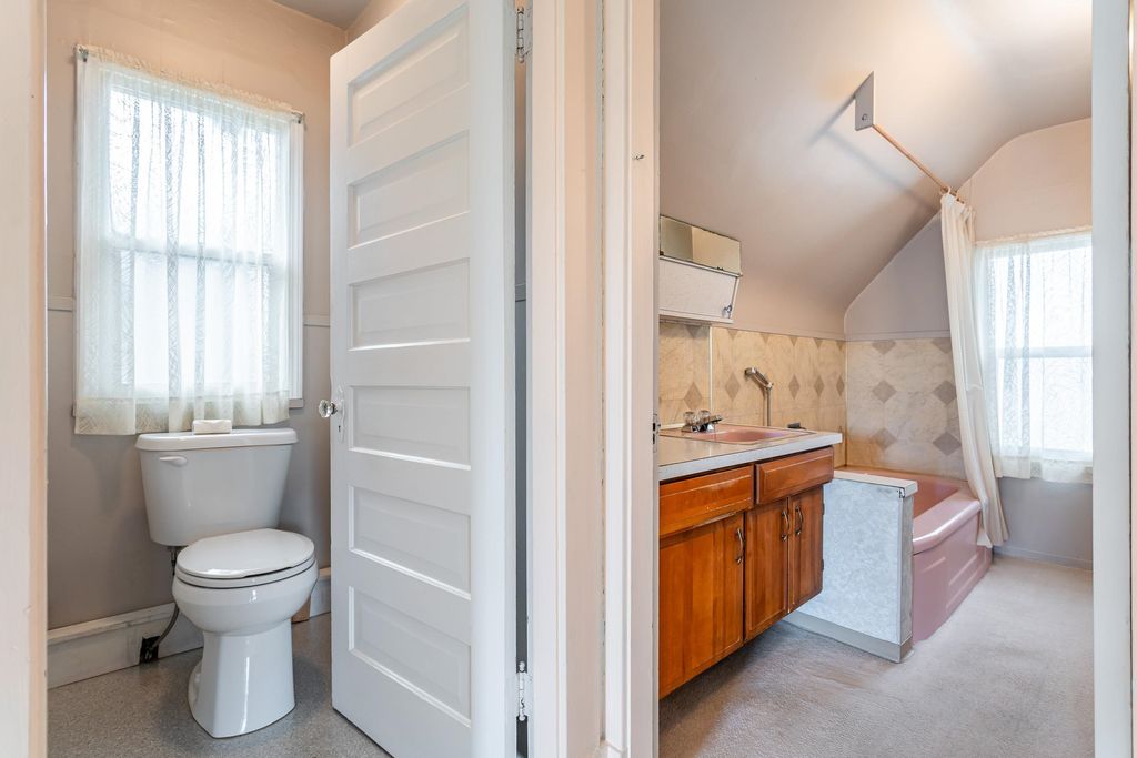 listing image 1104346419054424480