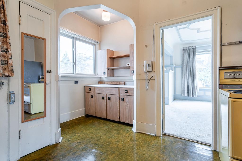 listing image 1107091446189315841