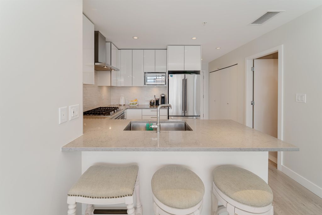 listing image 1102637711824378867