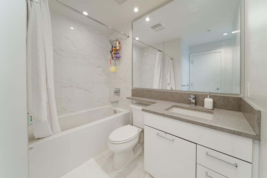 listing image 1106926378812284552