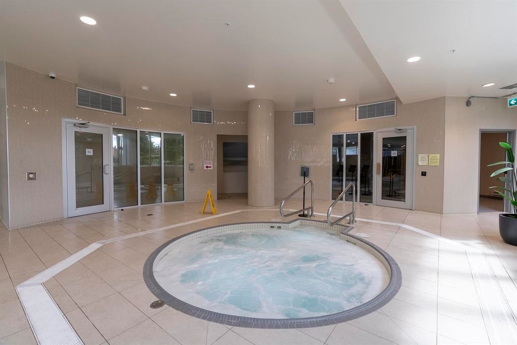 listing image 1103912111930575496