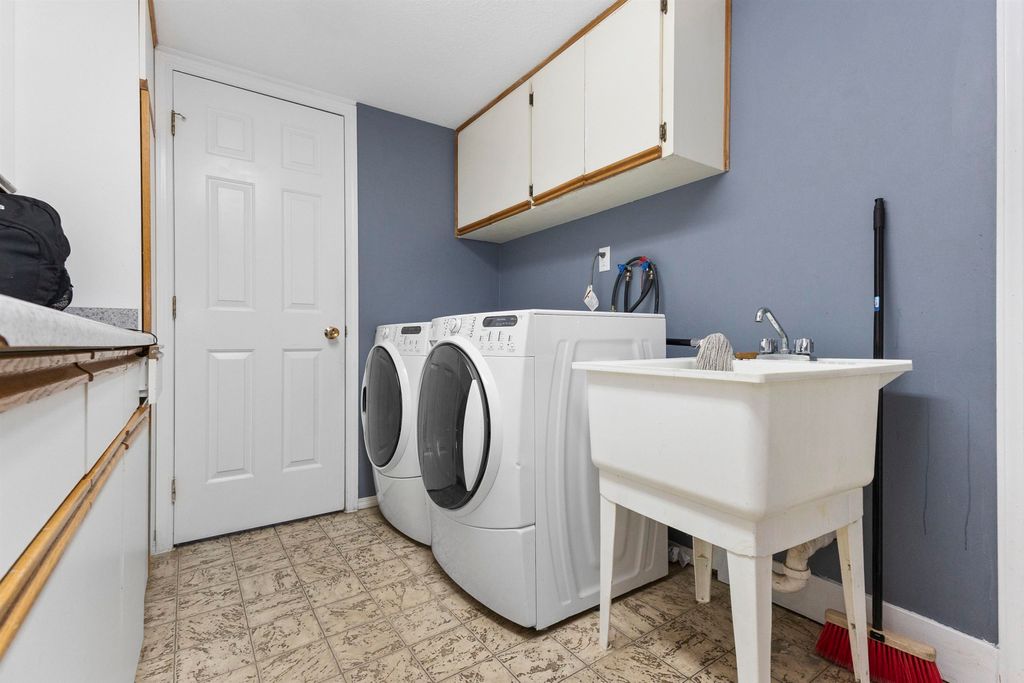 listing image 1104207901724100273