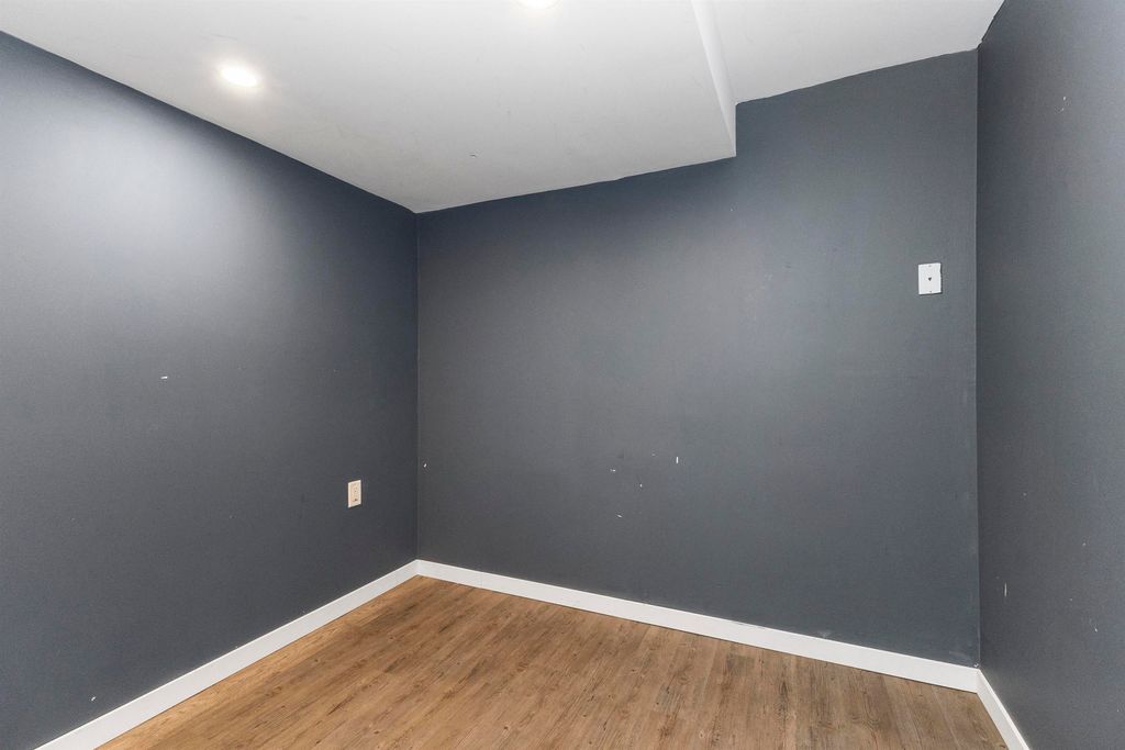 listing image 1102032504398702515