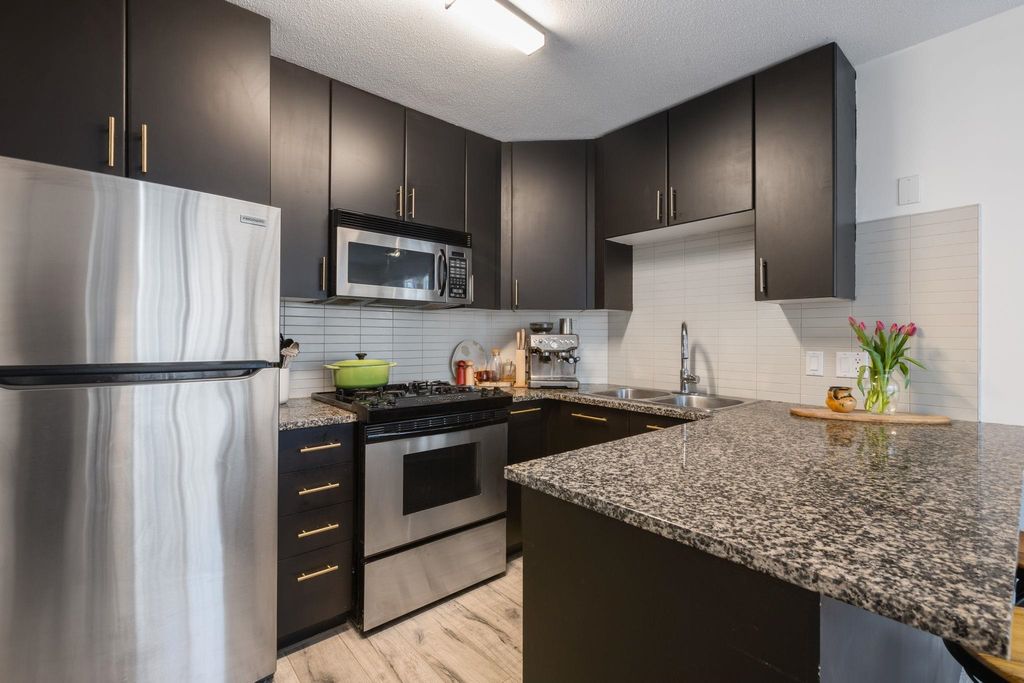 listing image 1109092624715590505