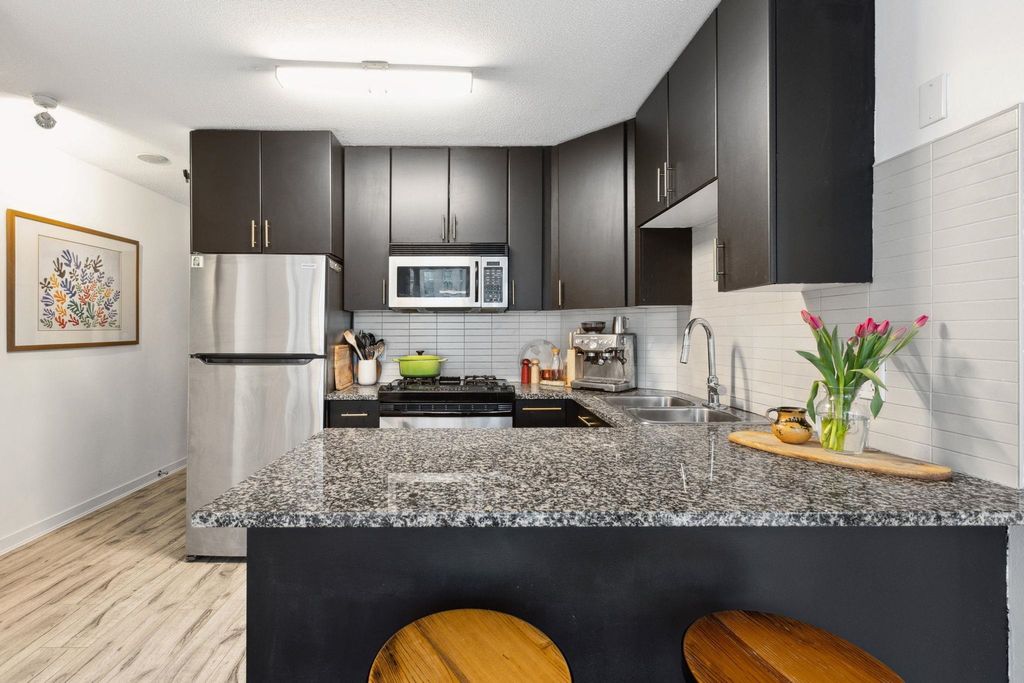 listing image 1104765515765768262