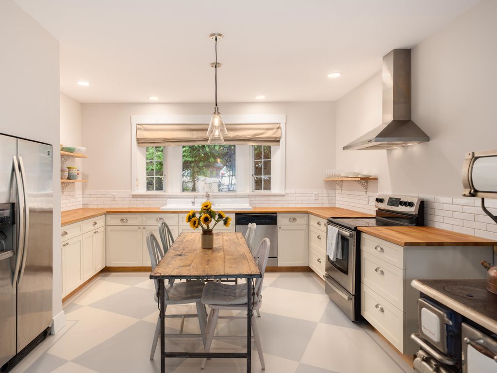 listing image 1109046704668735906