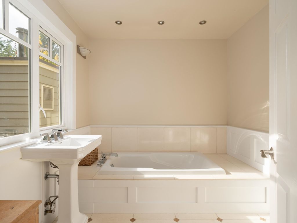 listing image 1103053207133708145