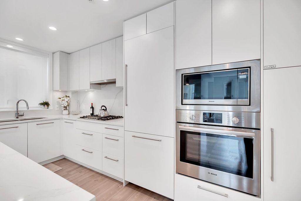 listing image 1102254493220880057