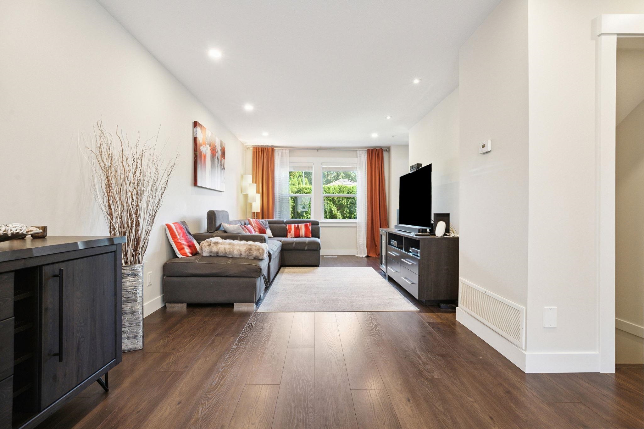 1260 Riverside Drive 34