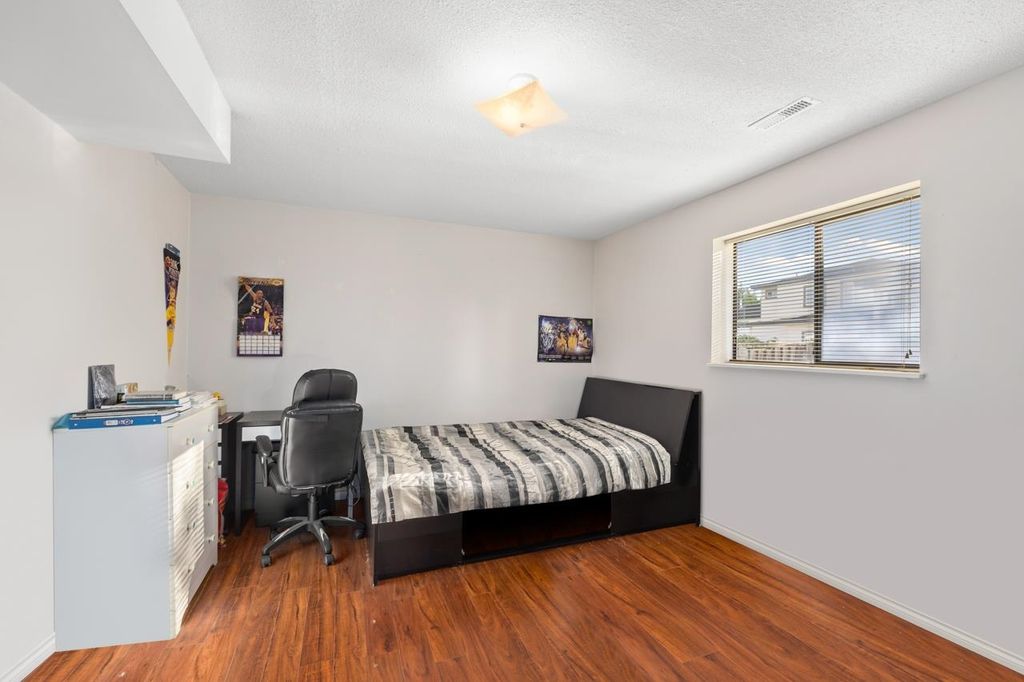 listing image 1101662184361341518