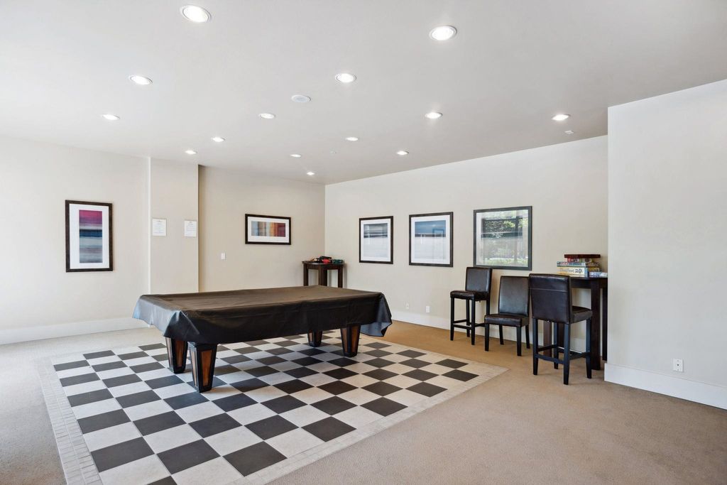 listing image 1109290993631324095