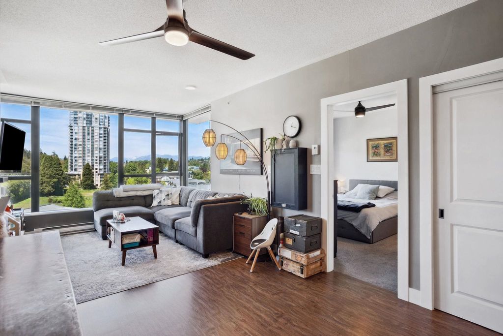 listing image 1102335244292943915