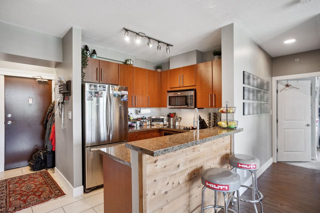 listing image 1103535308424032829