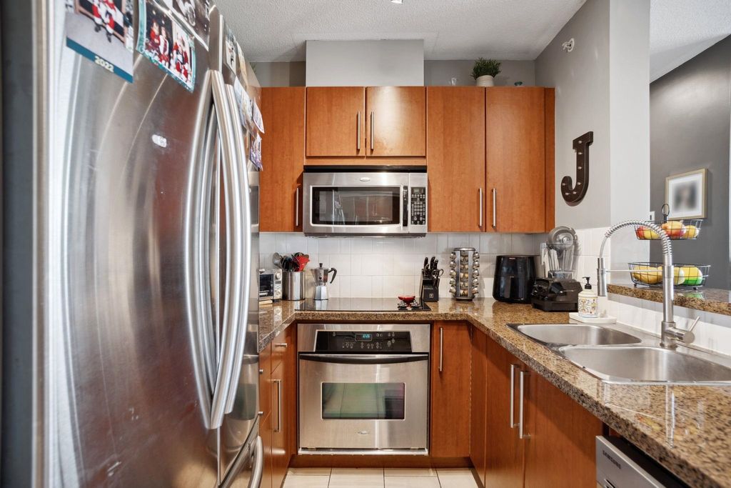 listing image 1102239714913630176