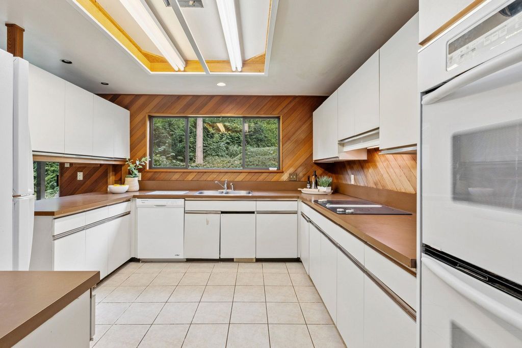 listing image 1102708752621017613