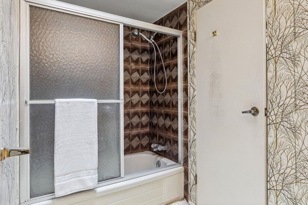 listing image 1105812025659694077