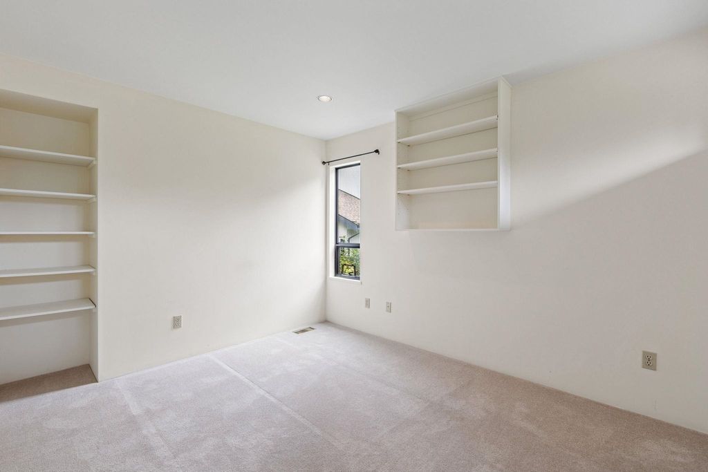 listing image 1102357805915214880