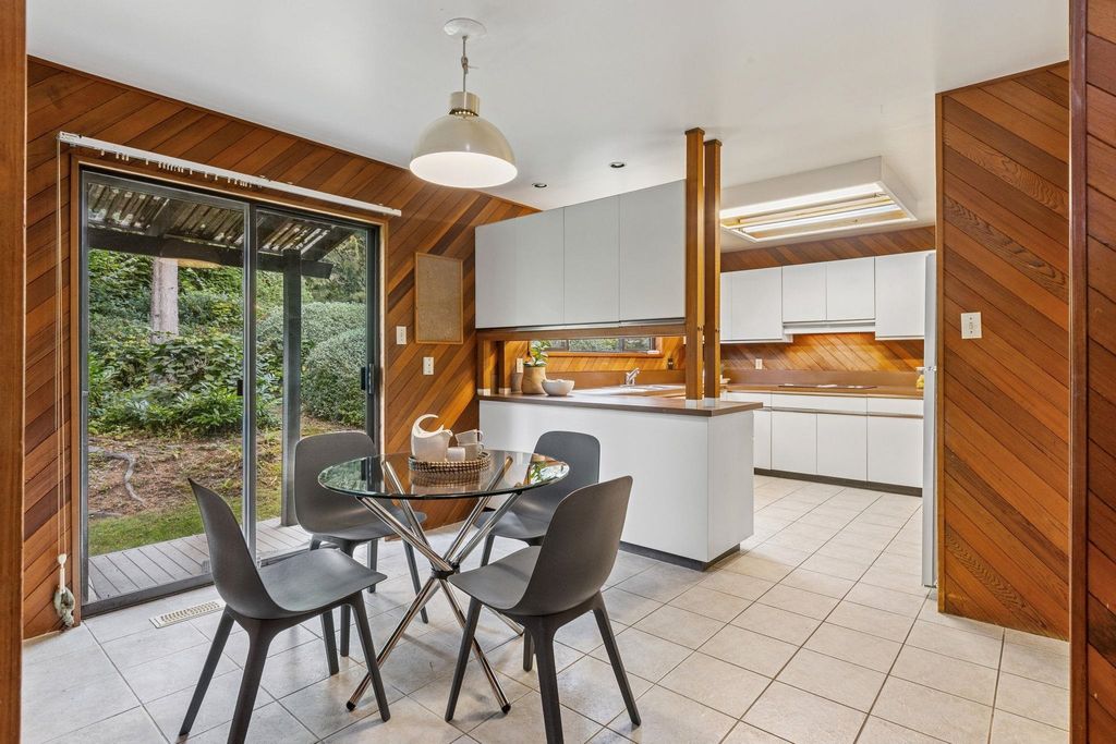 listing image 1103852379852961936
