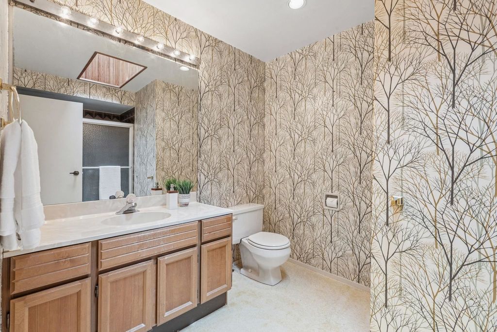 listing image 1100657956700457695