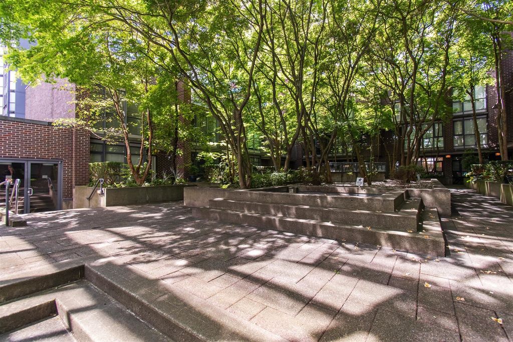 listing image 1101818559862452077